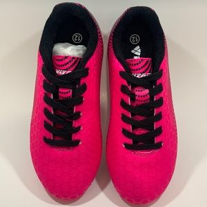 Girl’s soccer cleats size 12 US (4-8 years) hot pink